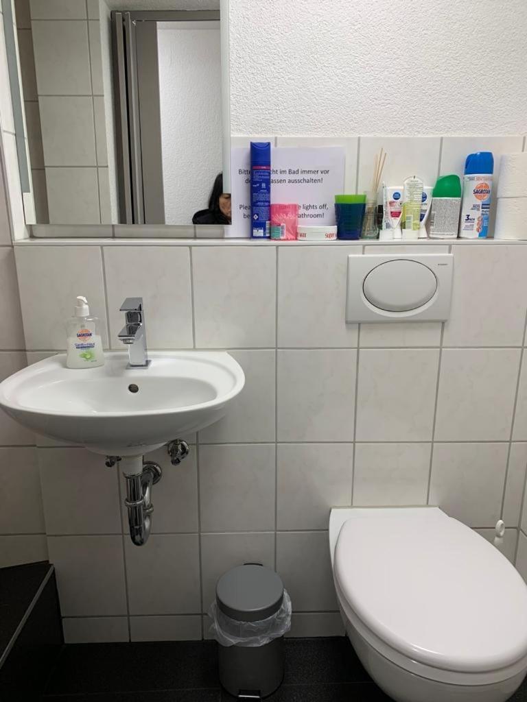 Guenstige Zimmer-unterkunft Mit Gemeinschaftsbad