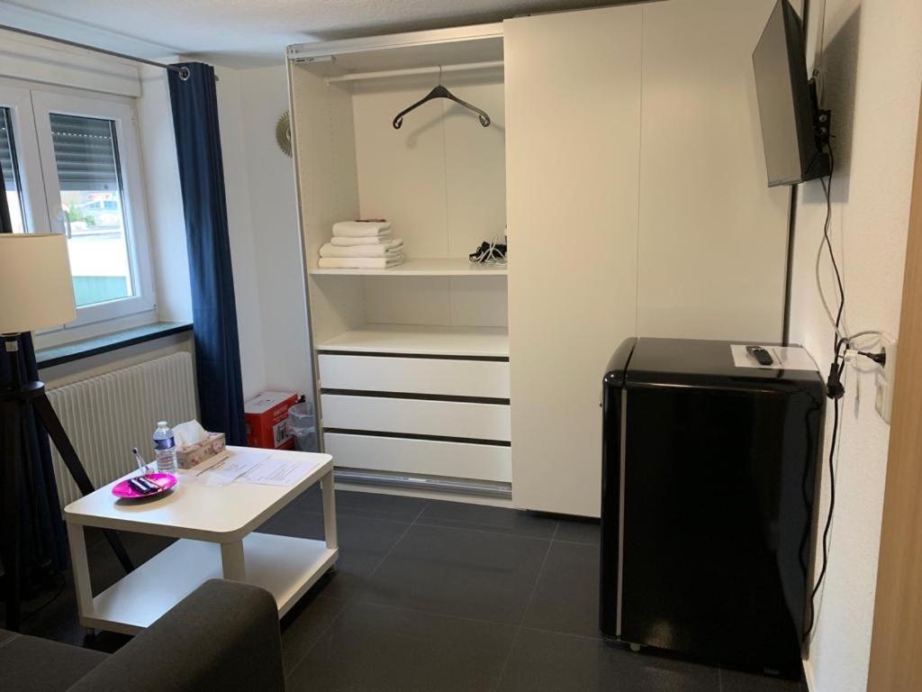 Apartment Guenstige Zimmer-unterkunft Mit Gemeinschaftsbad
