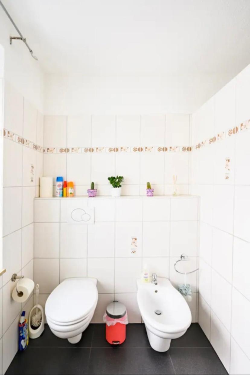 Guenstige Zimmer-unterkunft Mit Gemeinschaftsbad Apartment *