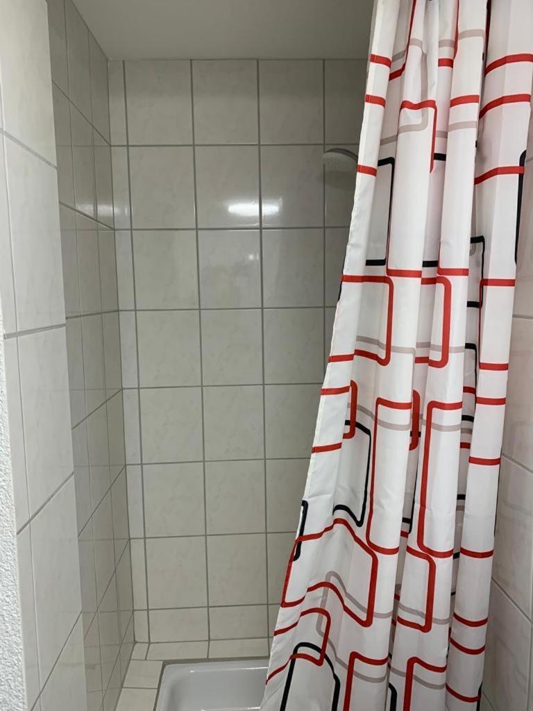 Guenstige Zimmer-unterkunft Mit Gemeinschaftsbad *
