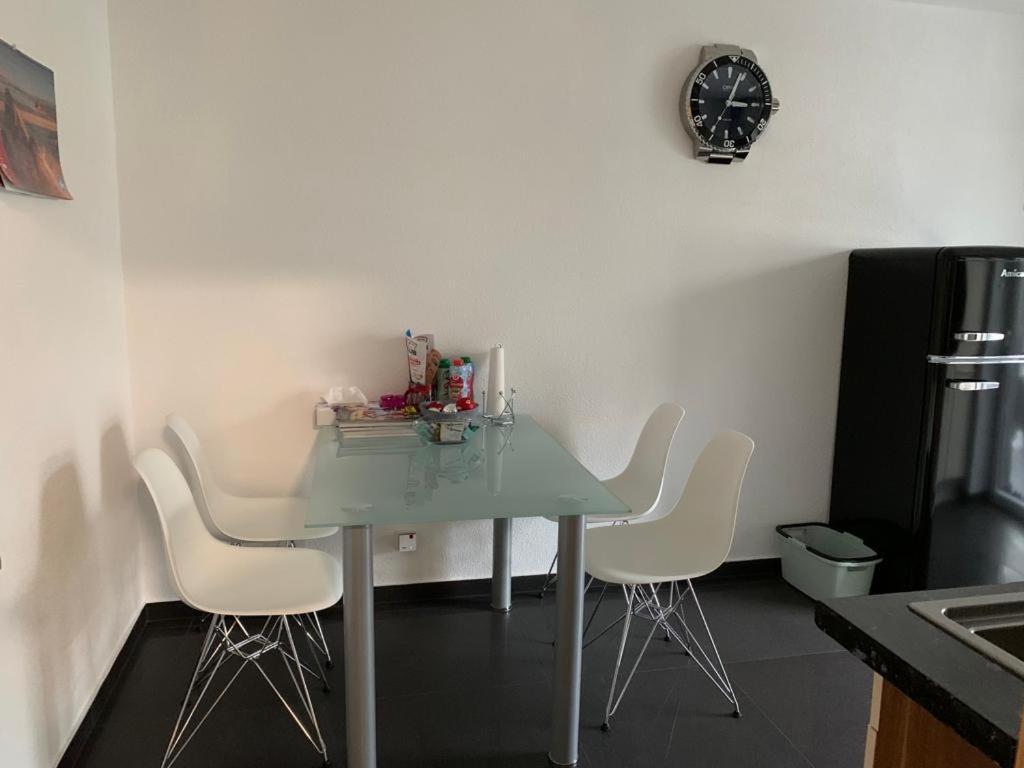 Guenstige Zimmer-unterkunft Mit Gemeinschaftsbad Apartment *